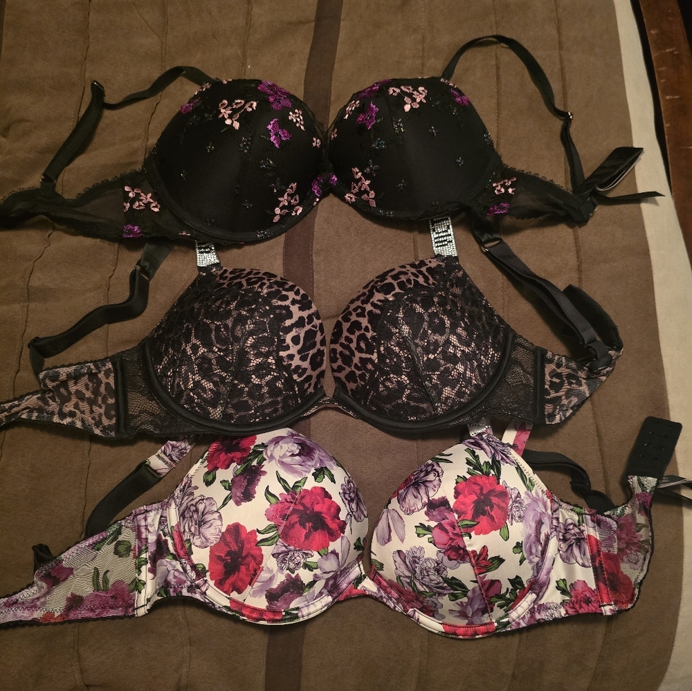 Victoria secret bras size 32D new